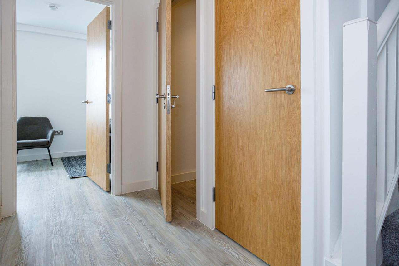 Contemporary 2 Bedroom Duplex In Salford Manchester Exterior photo